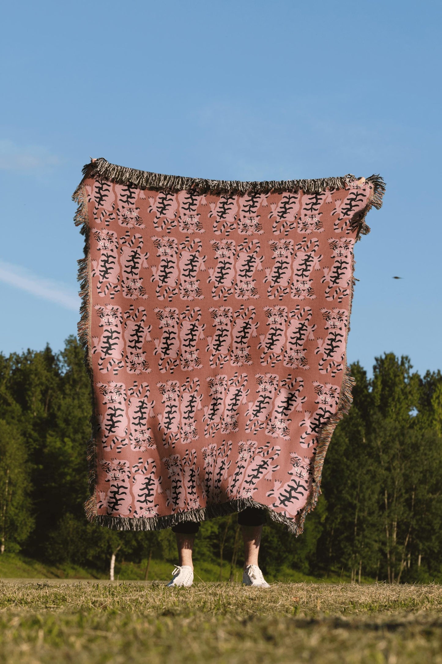 Pink Groovy Tiger Pattern Woven Cotton Throw Blankets