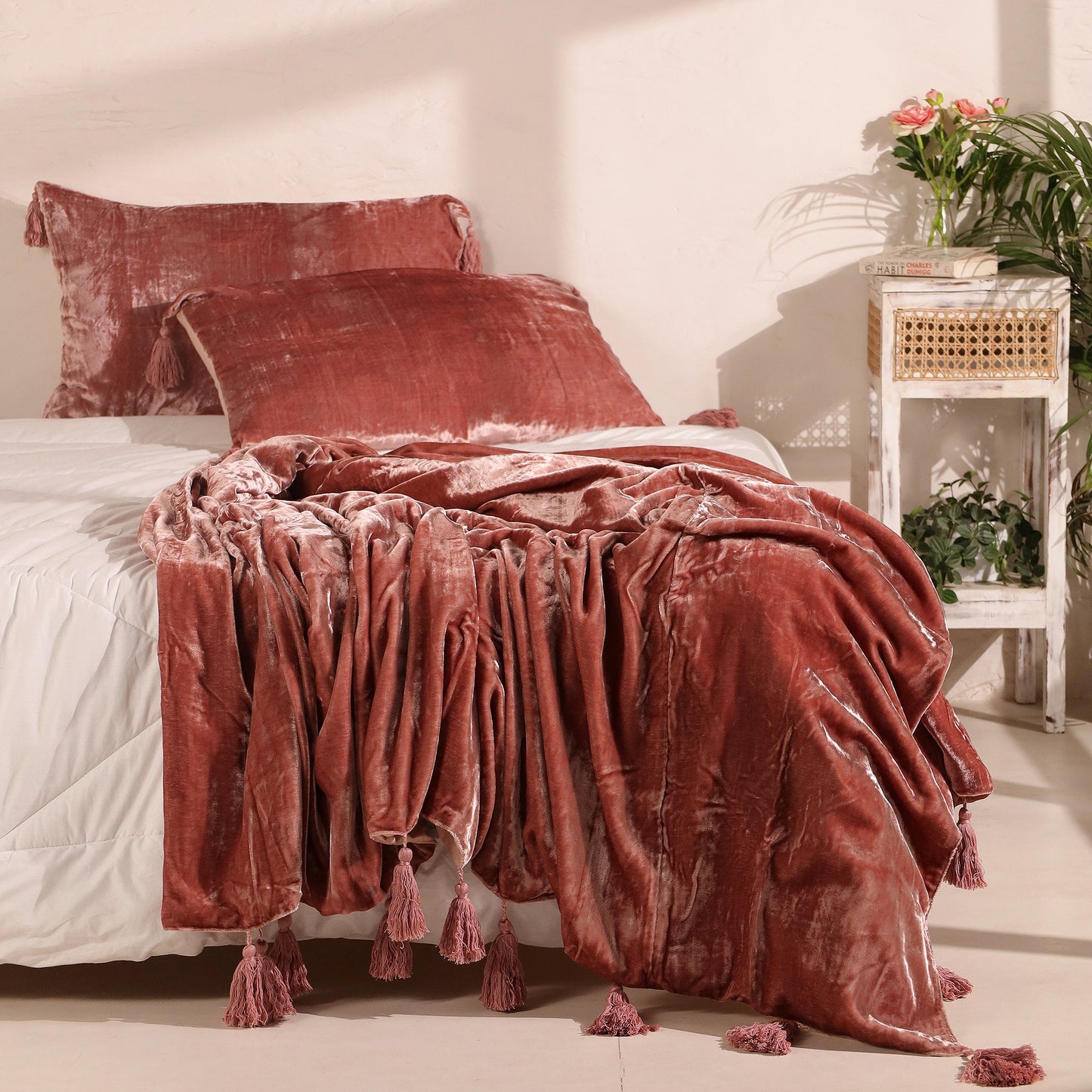 Luxe Velvet Bedspread, Velvet Throw Blanket With Handmade Knotted Tassels Soft Velvet Boho Sofa Throw For Living Room Christmas Gift