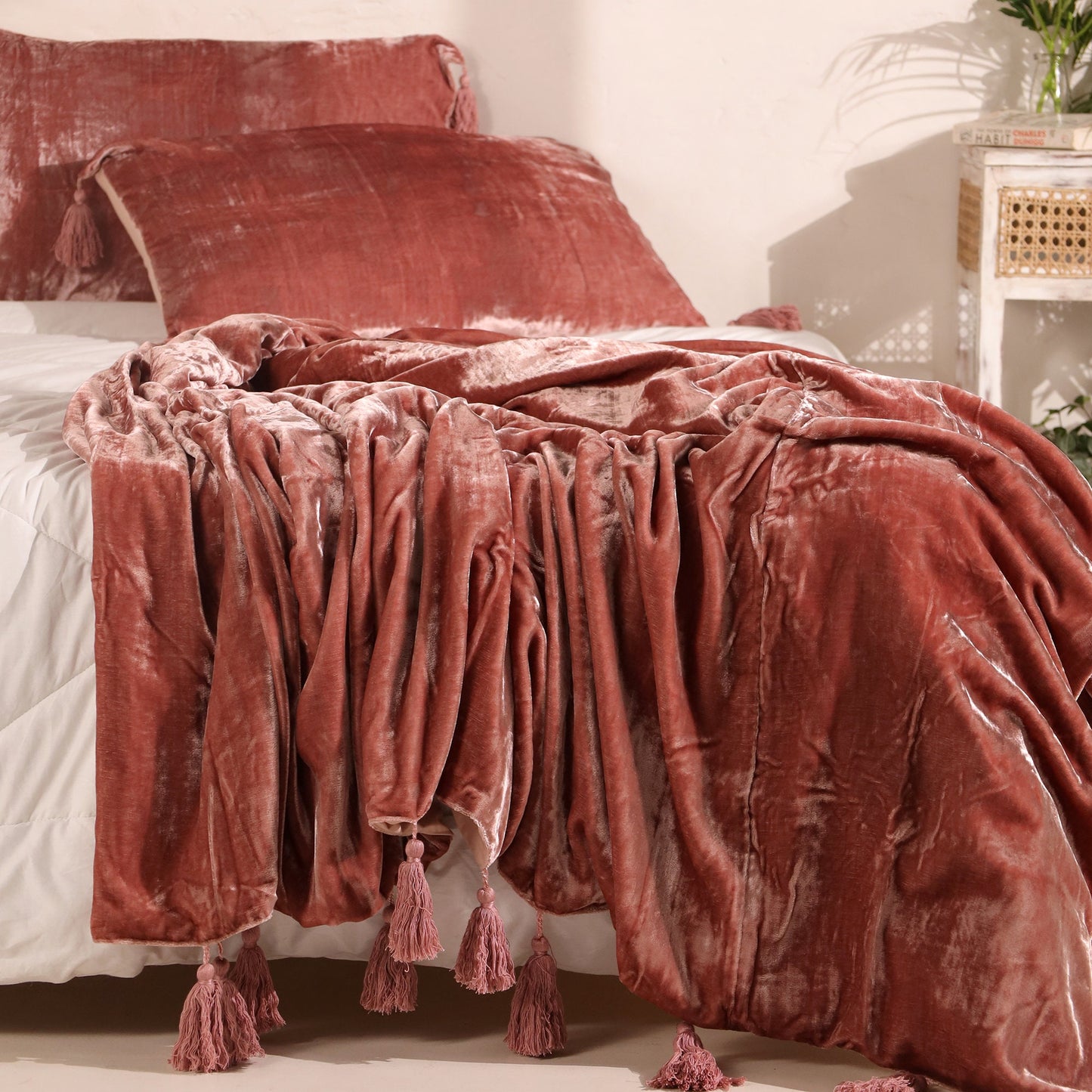 Luxe Velvet Bedspread, Velvet Throw Blanket With Handmade Knotted Tassels Soft Velvet Boho Sofa Throw For Living Room Christmas Gift