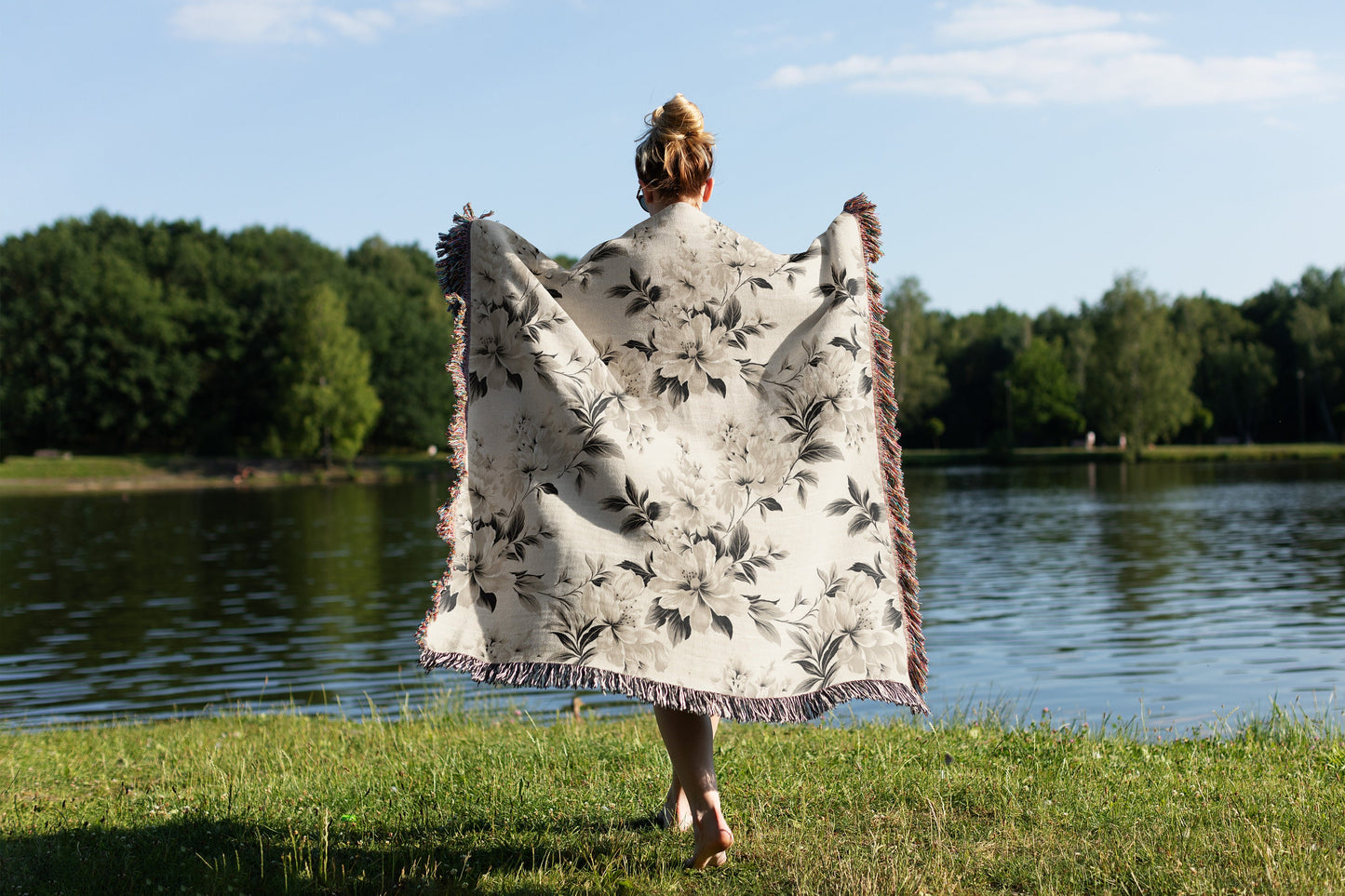 Accent Floral Throw For Upscale Homes Elegant Woven Blanket Premium Quality Throw Cream Floral Throw Blanket High End Decor Floral Blanket